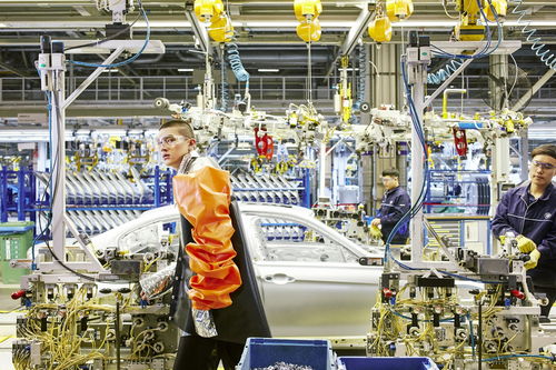 工業(yè)與藝術(shù)的跨界交融 華晨寶馬鐵西工廠(chǎng)以教育科技視角詮釋工業(yè)之美