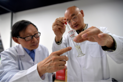 讓科技改變生活 用知識保護(hù)人類 新能源研發(fā)專家湯先耕與田偉的探索之路